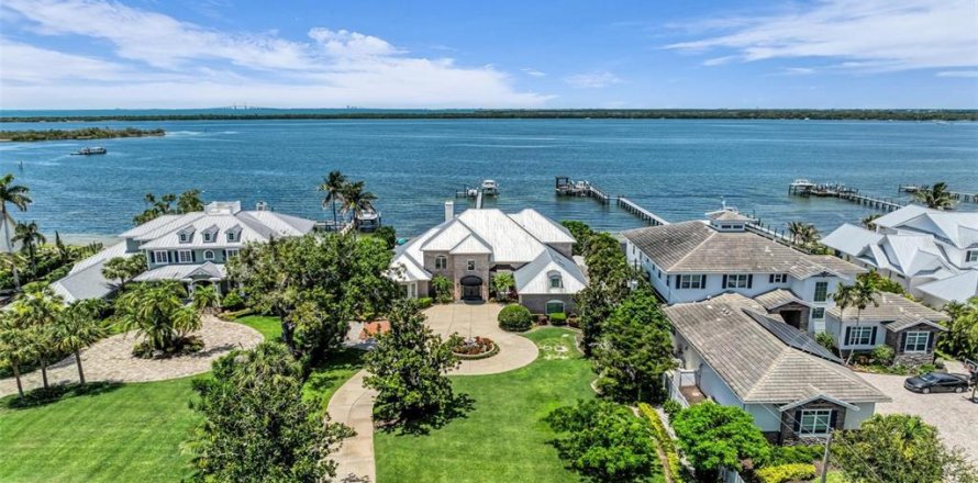 Villa ou maison à Bradenton, Floride 4 chambres, 597.45 m2 № 2434523