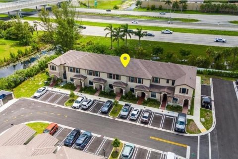 Adosado en Hialeah, Florida 3 dormitorios, 153.29 m2 № 2152619