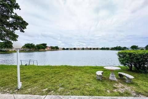 Condominio en venta en Miami, Florida, 2 dormitorios, 91.97 m2 № 2028335 - foto 17