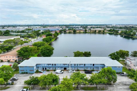 Condominio en venta en Miami, Florida, 2 dormitorios, 91.97 m2 № 2028335 - foto 16