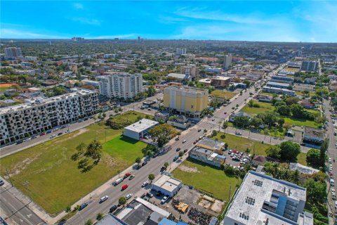 Propiedad comercial en venta en Miami, Florida № 1975553 - foto 10
