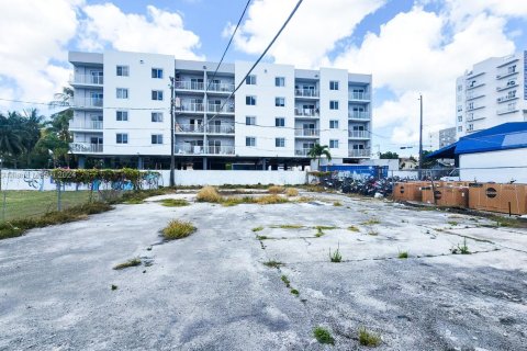 Propiedad comercial en venta en Miami, Florida № 1975553 - foto 15