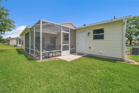 House in The Villages, Florida 2 bedrooms, 106.09 sq.m. № 1677726 - photo 29