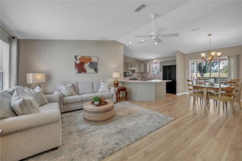 House in The Villages, Florida 2 bedrooms, 106.09 sq.m. № 1677726 - photo 7