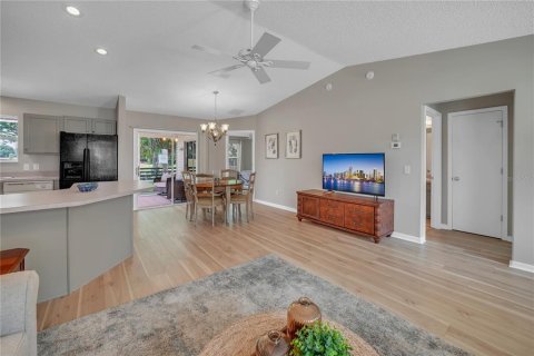 House in The Villages, Florida 2 bedrooms, 106.09 sq.m. № 1677726 - photo 9