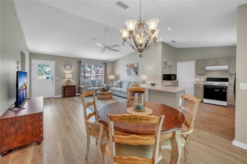 House in The Villages, Florida 2 bedrooms, 106.09 sq.m. № 1677726 - photo 11