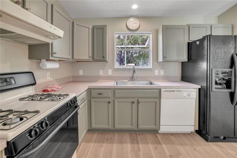 House in The Villages, Florida 2 bedrooms, 106.09 sq.m. № 1677726 - photo 14