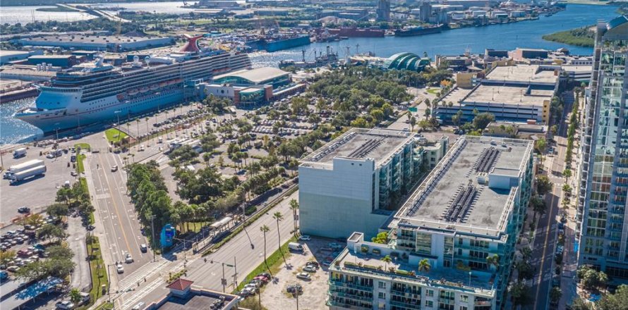 Condo à Tampa, Floride, 2 chambres  № 2430505