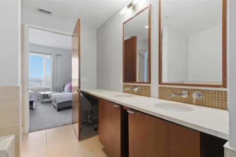 Copropriété à vendre à Tampa, Floride: 2 chambres, 135.27 m2 № 2430505 - photo 12