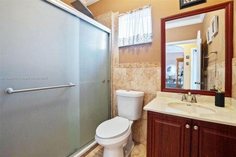 Villa ou maison à vendre à Miami, Floride: 4 chambres, 177.26 m2 № 1832299 - photo 15