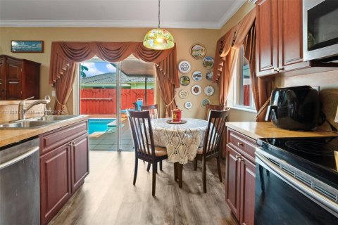 Villa ou maison à vendre à Miami, Floride: 4 chambres, 177.26 m2 № 1832299 - photo 11