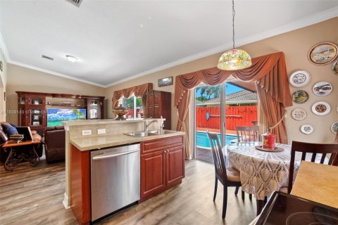 Villa ou maison à vendre à Miami, Floride: 4 chambres, 177.26 m2 № 1832299 - photo 10