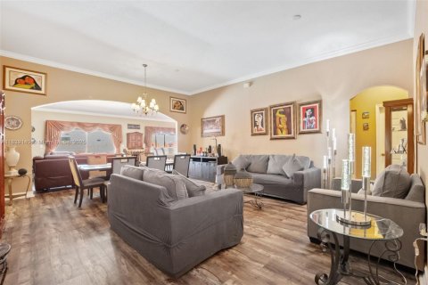 Villa ou maison à vendre à Miami, Floride: 4 chambres, 177.26 m2 № 1832299 - photo 4