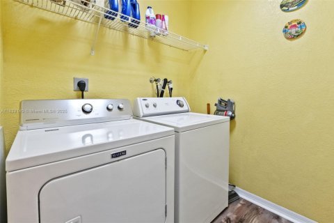 Villa ou maison à vendre à Miami, Floride: 4 chambres, 177.26 m2 № 1832299 - photo 19