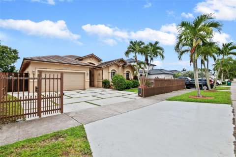 Villa ou maison à vendre à Miami, Floride: 4 chambres, 177.26 m2 № 1832299 - photo 1