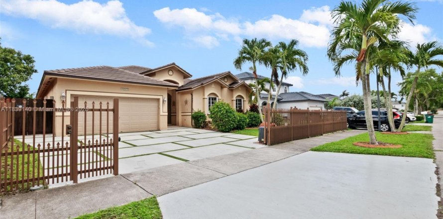 Villa ou maison à Miami, Floride 4 chambres, 177.26 m2 № 1832299