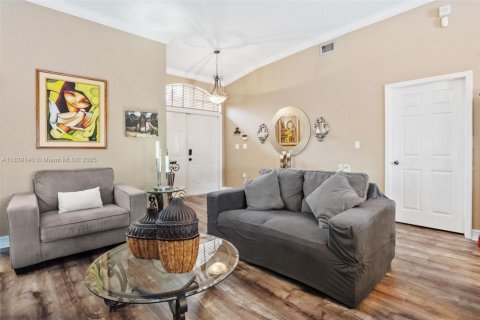 Villa ou maison à vendre à Miami, Floride: 4 chambres, 177.26 m2 № 1832299 - photo 3