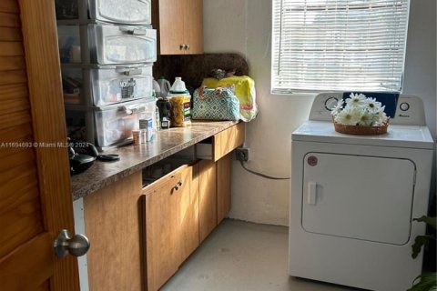 Купить виллу или дом в Майами-Гарденс, Флорида 4 спальни, 94.02м2, № 1978279 - фото 12