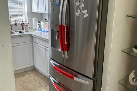 Купить виллу или дом в Майами-Гарденс, Флорида 4 спальни, 94.02м2, № 1978279 - фото 9