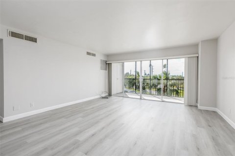 Copropriété à louer à Treasure Island, Floride: 2 chambres, 98.94 m2 № 2200905 - photo 11