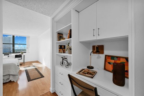 Купить кондоминиум в Авентура, Флорида 1 спальня, 85.28м2, № 1957152 - фото 18