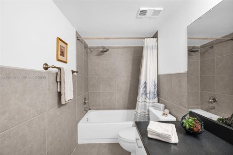 Купить кондоминиум в Авентура, Флорида 1 спальня, 85.28м2, № 1957152 - фото 29