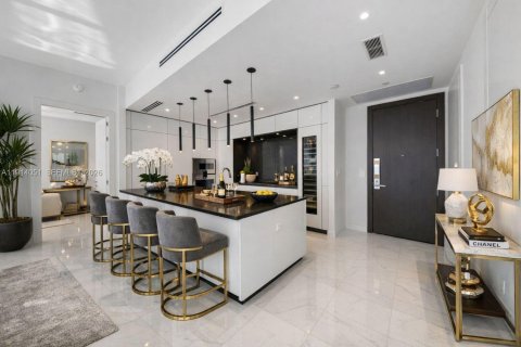 Condo in Miami, Florida, 2 bedrooms № 2248005 - photo 12