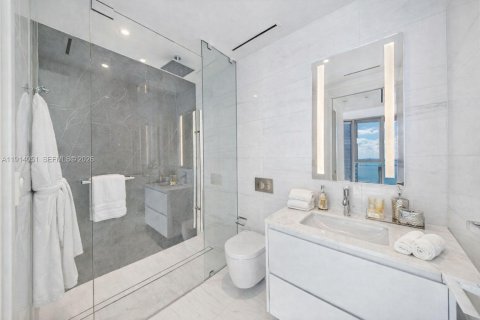 Condo in Miami, Florida, 2 bedrooms № 2248005 - photo 30