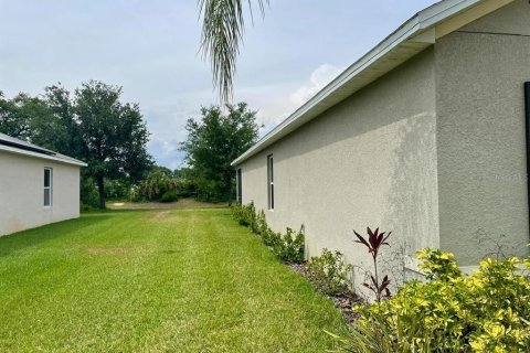 House in Edgewater, Florida 4 bedrooms, 207.36 sq.m. № 1687292 - photo 26