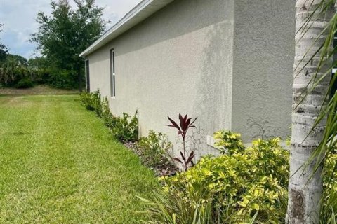 House in Edgewater, Florida 4 bedrooms, 207.36 sq.m. № 1687292 - photo 23