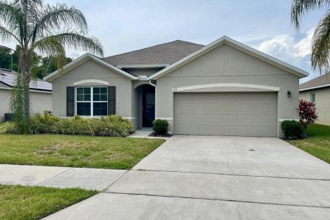 House in Edgewater, Florida 4 bedrooms, 207.36 sq.m. № 1687292 - photo 1