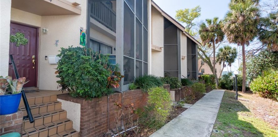 Townhouse in Clearwater, Florida 2 bedrooms, 118.91 sq.m. № 2201015