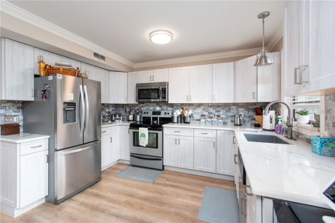 Townhouse in Clearwater, Florida 2 bedrooms, 118.91 sq.m. № 2201015 - photo 6
