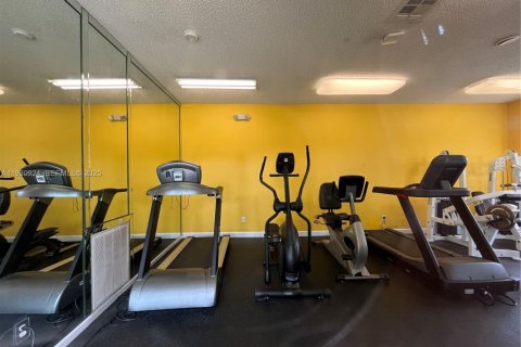 Снять в аренду кондоминиум в Дирфилд-Бич, Флорида 3 спальни, 90.49м2, № 1989715 - фото 18