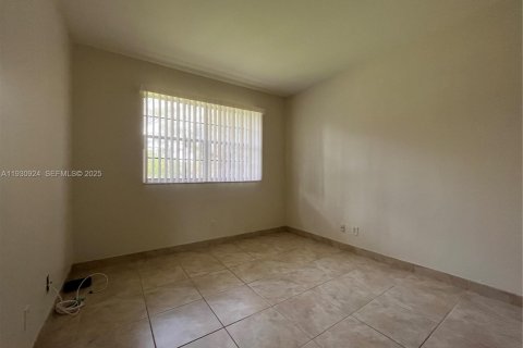 Снять в аренду кондоминиум в Дирфилд-Бич, Флорида 3 спальни, 90.49м2, № 1989715 - фото 8