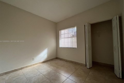 Снять в аренду кондоминиум в Дирфилд-Бич, Флорида 3 спальни, 90.49м2, № 1989715 - фото 9