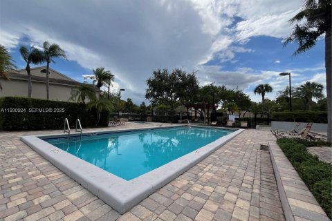 Снять в аренду кондоминиум в Дирфилд-Бич, Флорида 3 спальни, 90.49м2, № 1989715 - фото 17