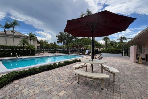 Снять в аренду кондоминиум в Дирфилд-Бич, Флорида 3 спальни, 90.49м2, № 1989715 - фото 16