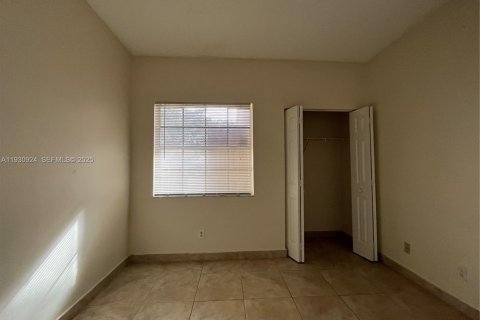 Снять в аренду кондоминиум в Дирфилд-Бич, Флорида 3 спальни, 90.49м2, № 1989715 - фото 7