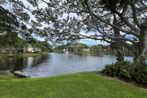 Снять в аренду кондоминиум в Дирфилд-Бич, Флорида 3 спальни, 90.49м2, № 1989715 - фото 15