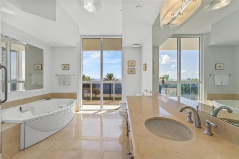 Condo in Fort Lauderdale, Florida, 3 bedrooms № 2413188 - photo 8