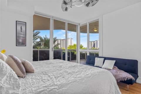 Condo in Fort Lauderdale, Florida, 3 bedrooms № 2413188 - photo 22