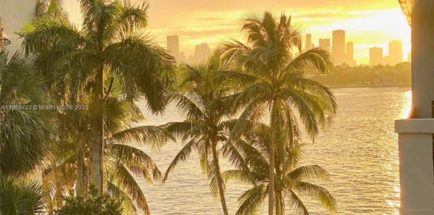 Condominio en Miami Beach, Florida, 1 dormitorio № 1875574