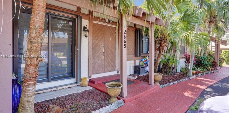 Villa ou maison à Hallandale Beach, Floride 2 chambres, 156.08 m2 № 1855384