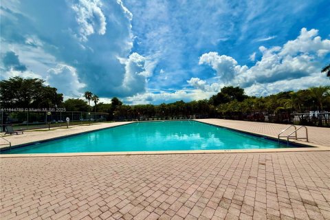 Copropriété à louer à Miami, Floride: 2 chambres, 89.65 m2 № 1840899 - photo 12