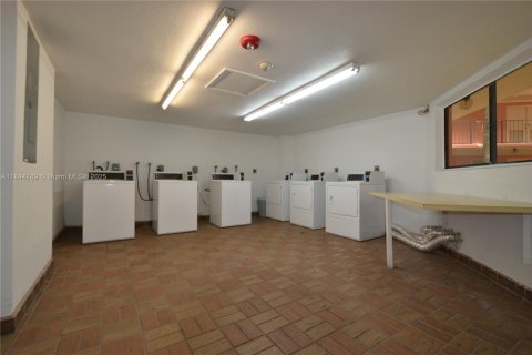 Copropriété à louer à Miami, Floride: 2 chambres, 89.65 m2 № 1840899 - photo 16