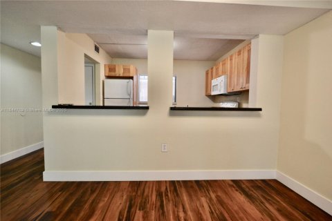 Copropriété à louer à Miami, Floride: 2 chambres, 89.65 m2 № 1840899 - photo 5