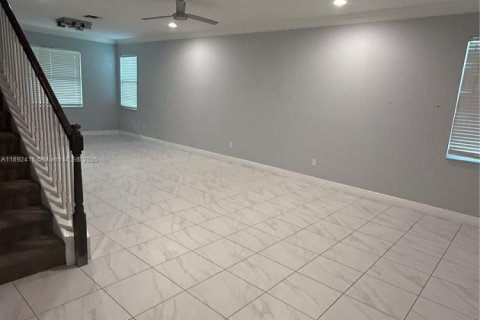 House in Port St. Lucie, Florida 6 bedrooms, 337.05 sq.m. № 1944960 - photo 7