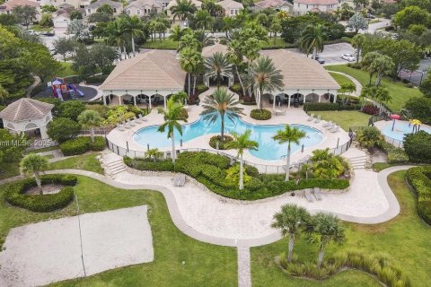 House in Port St. Lucie, Florida 6 bedrooms, 337.05 sq.m. № 1944960 - photo 27