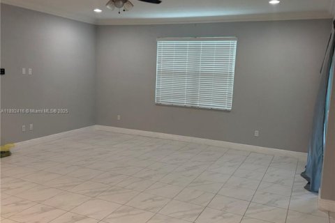 House in Port St. Lucie, Florida 6 bedrooms, 337.05 sq.m. № 1944960 - photo 5
